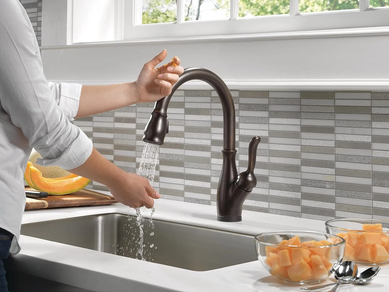 Delta Faucet Leland VoiceIQ Touchless Kitchen Faucet with Pull Down Sprayer, Smart Faucet, Alexa and Google Assistant Voice Activated, Kitchen Sink Faucet, Venetian Bronze 9178TV-RB-DST