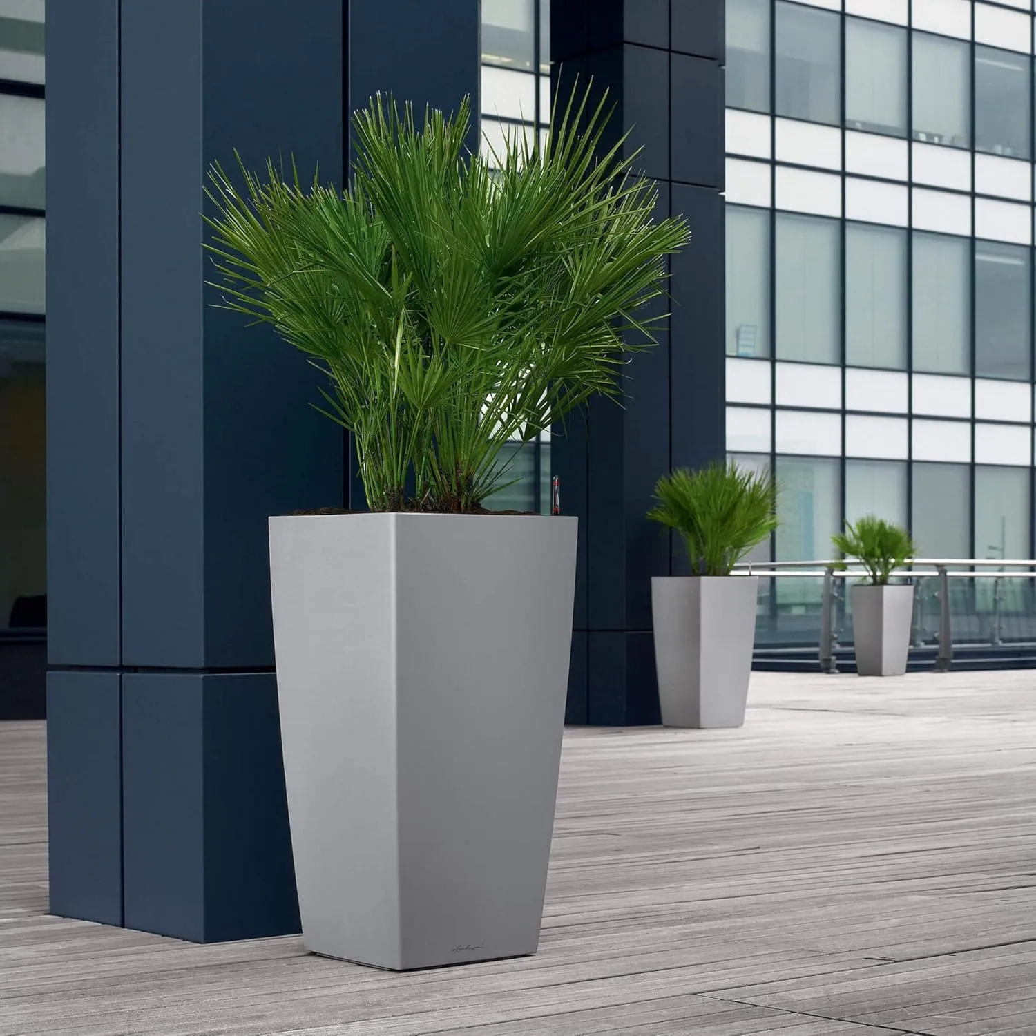 Lechuza CUBICO 50 Self Watering Planter Large Garden Flower Plant Pot Indoor/Outdoor Floor Planter with Drainage Hole and Plant Substrate Poly Resin H95 L50 W50 cm White High-Gloss