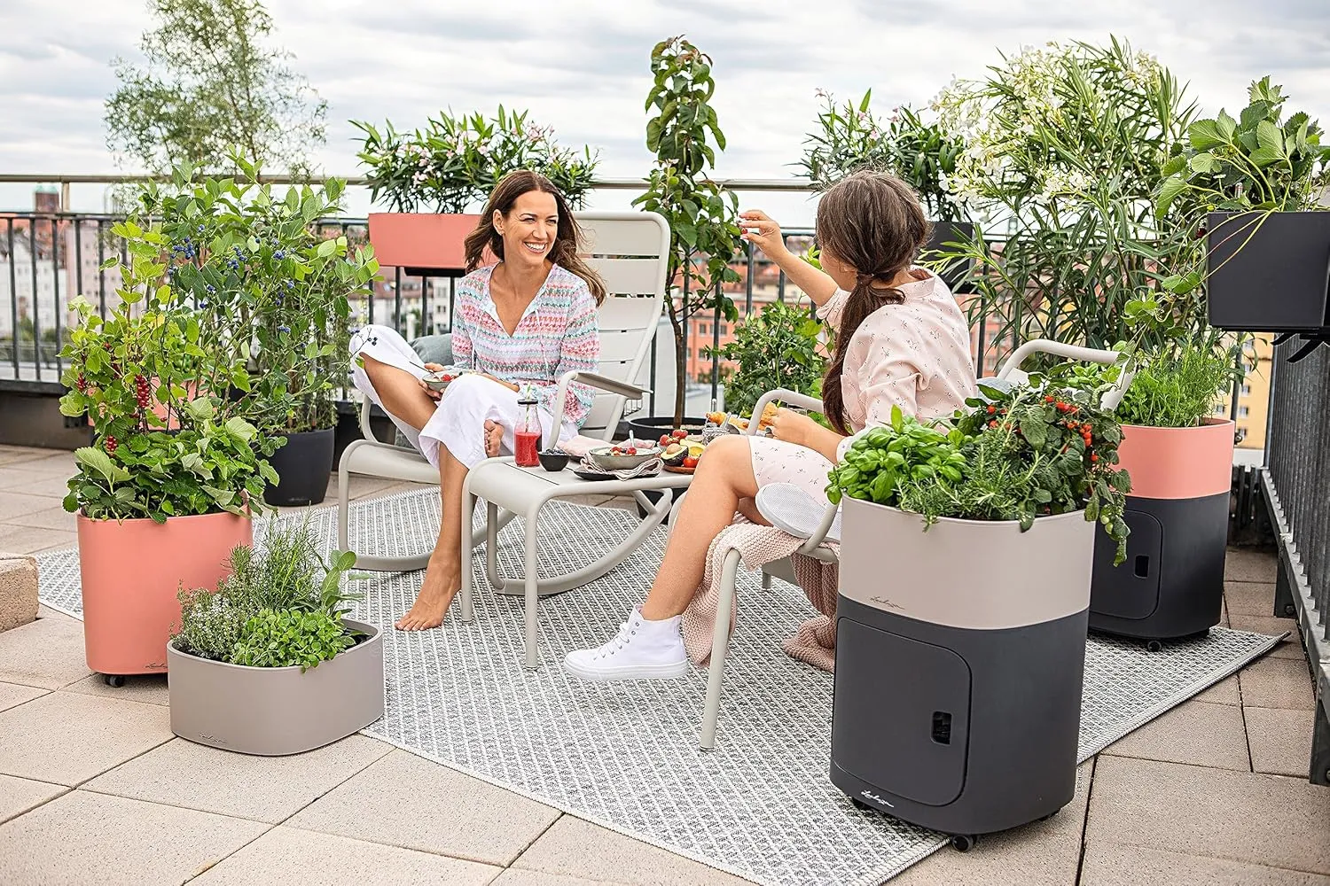 LECHUZA PILA Color Planter coral red 15908