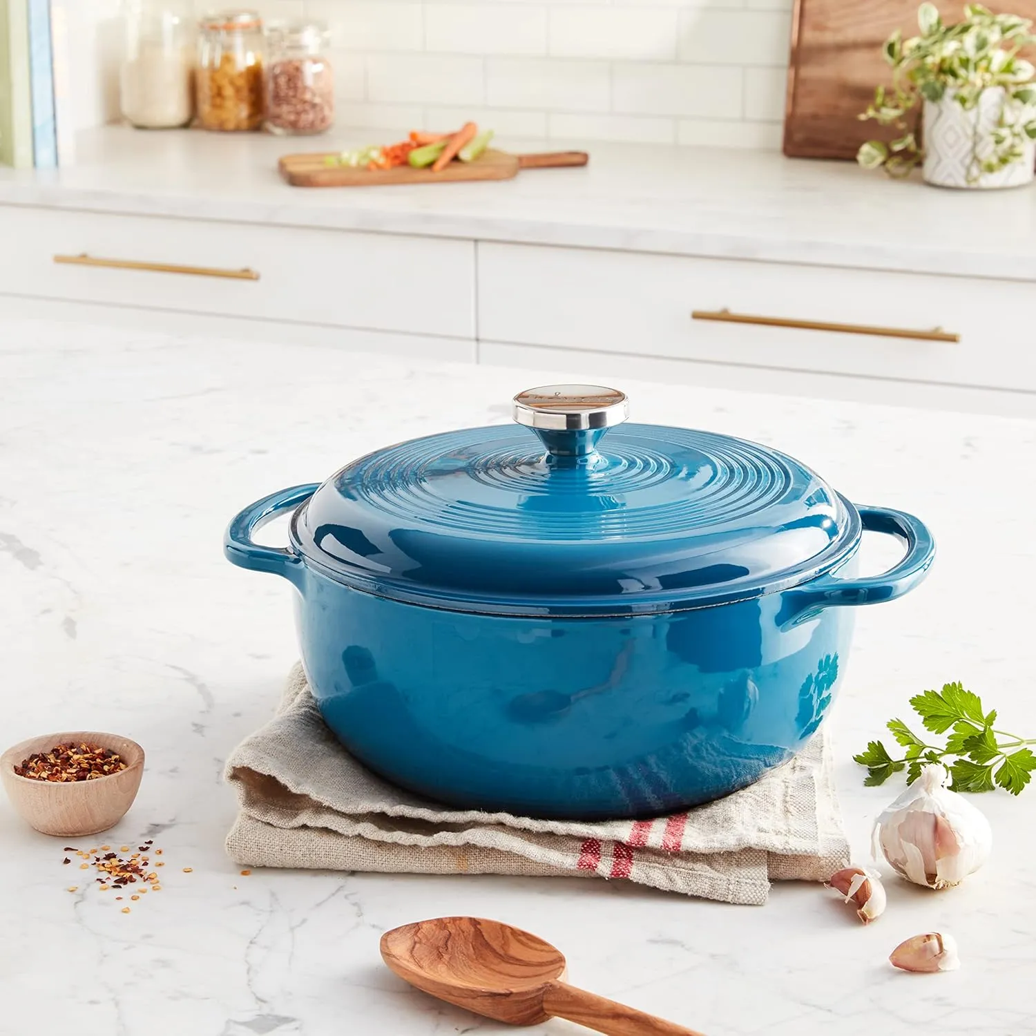 Lodge 4.5 Quart Enameled Cast Iron Dutch Oven with Lid – Dual Handles – Oven Safe up to 500° F or on Stovetop - Use to Marinate, Cook, Bake, Refrigerate and Serve – Cornflower Blue