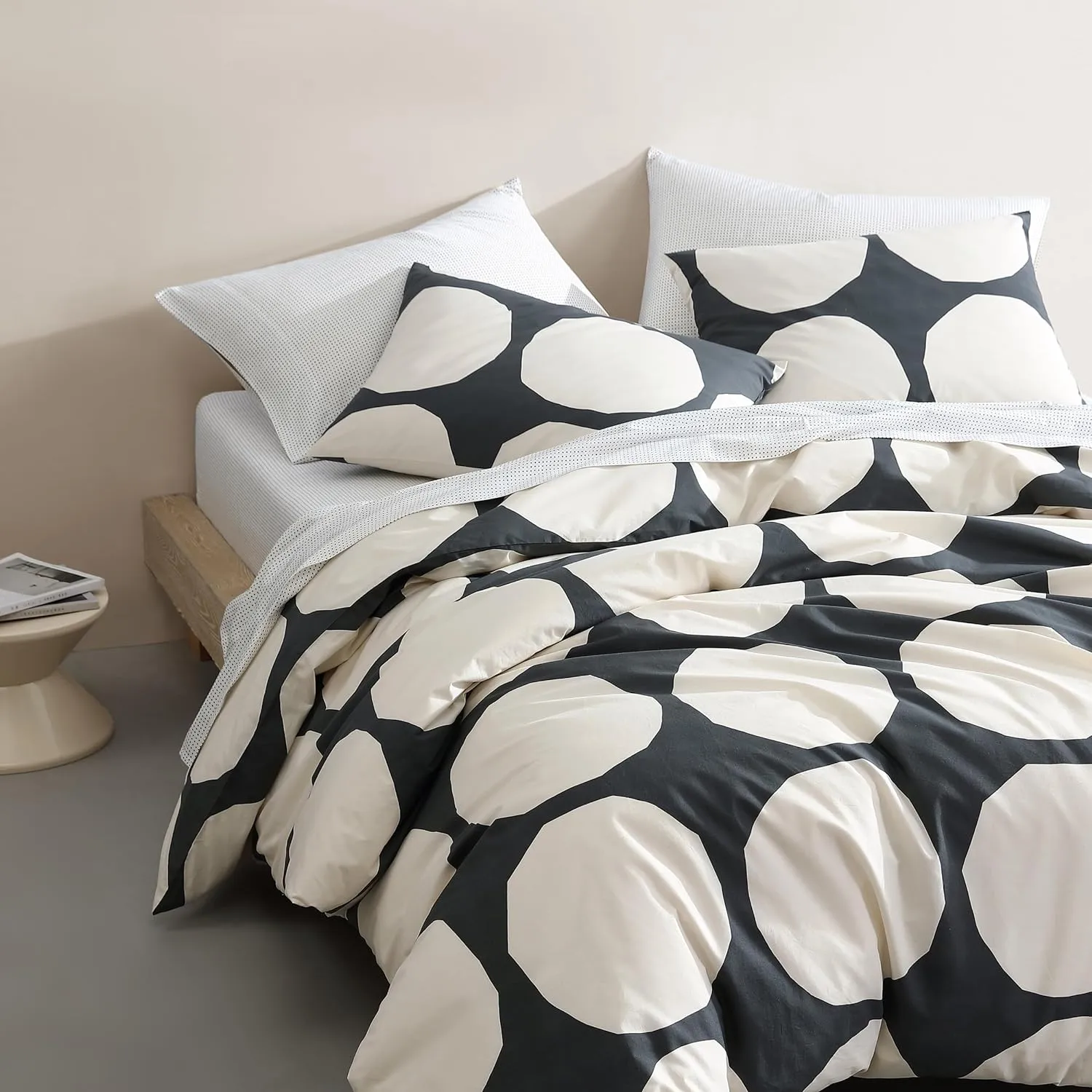 MARIMEKKO - King Duvet Cover Set, Organic Cotton Bedding with Matching Shams, Bold & Modern Home Decor, GOTS Certified (Kivet Grey, King)