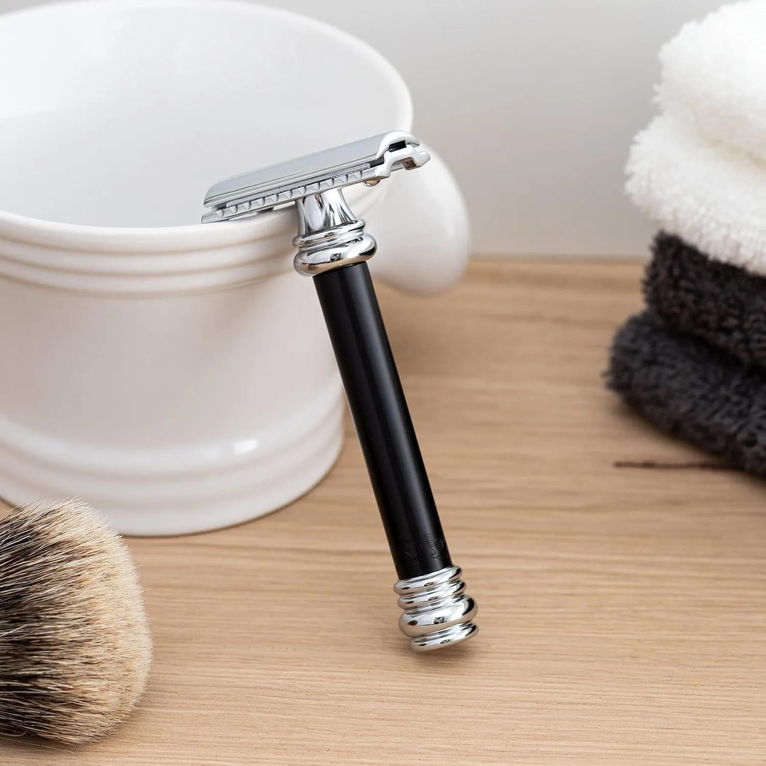 MERKUR 38B Double Edge Safety Razor - Black Handle | Extra Large Barber Pole Grip Brass Handle | Made in Germany | Plastic-Free | Two Piece Design | Closed Comb | Straight Bar