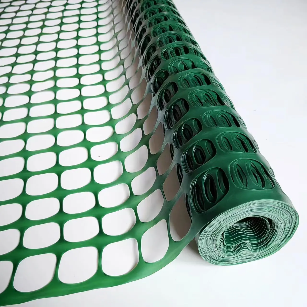 Plastic Mesh Fence Safety Fence, 4'x100' Roll with 100 Zip Ties, Resuable Temporary Netting for Garden Fencing, Construction, Snow Fencing, Animal Barrier, Poultry, Deer, Patio, Green