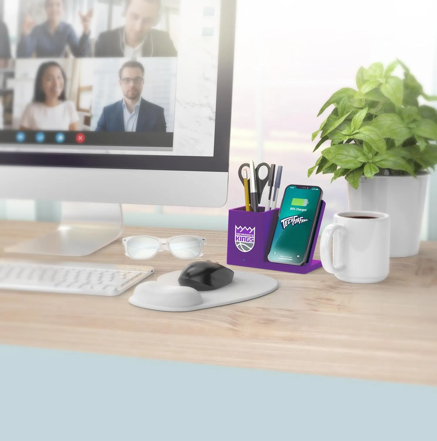 ‎SOAR Wireless Charger and Desktop Organizer