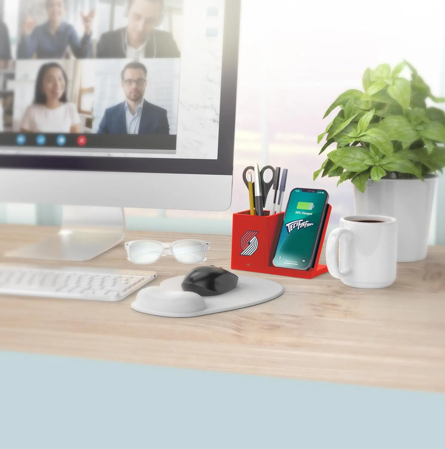 ‎SOAR Wireless Charger and Desktop Organizer
