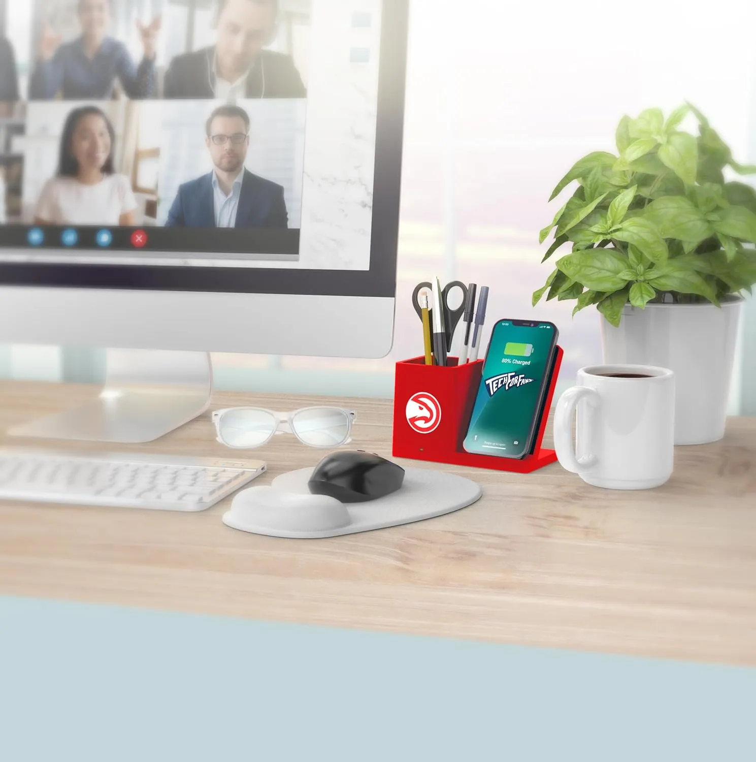 ‎SOAR Wireless Charger and Desktop Organizer