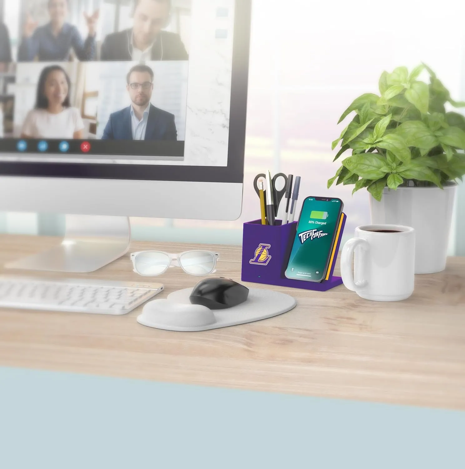 ‎SOAR Wireless Charger and Desktop Organizer