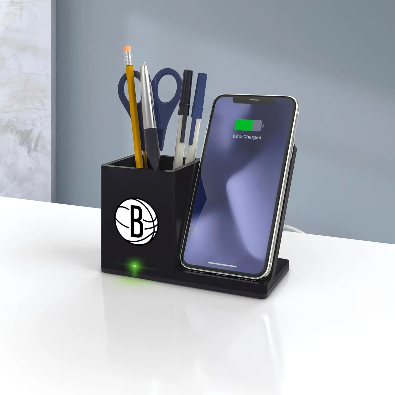 ‎SOAR Wireless Charger and Desktop Organizer