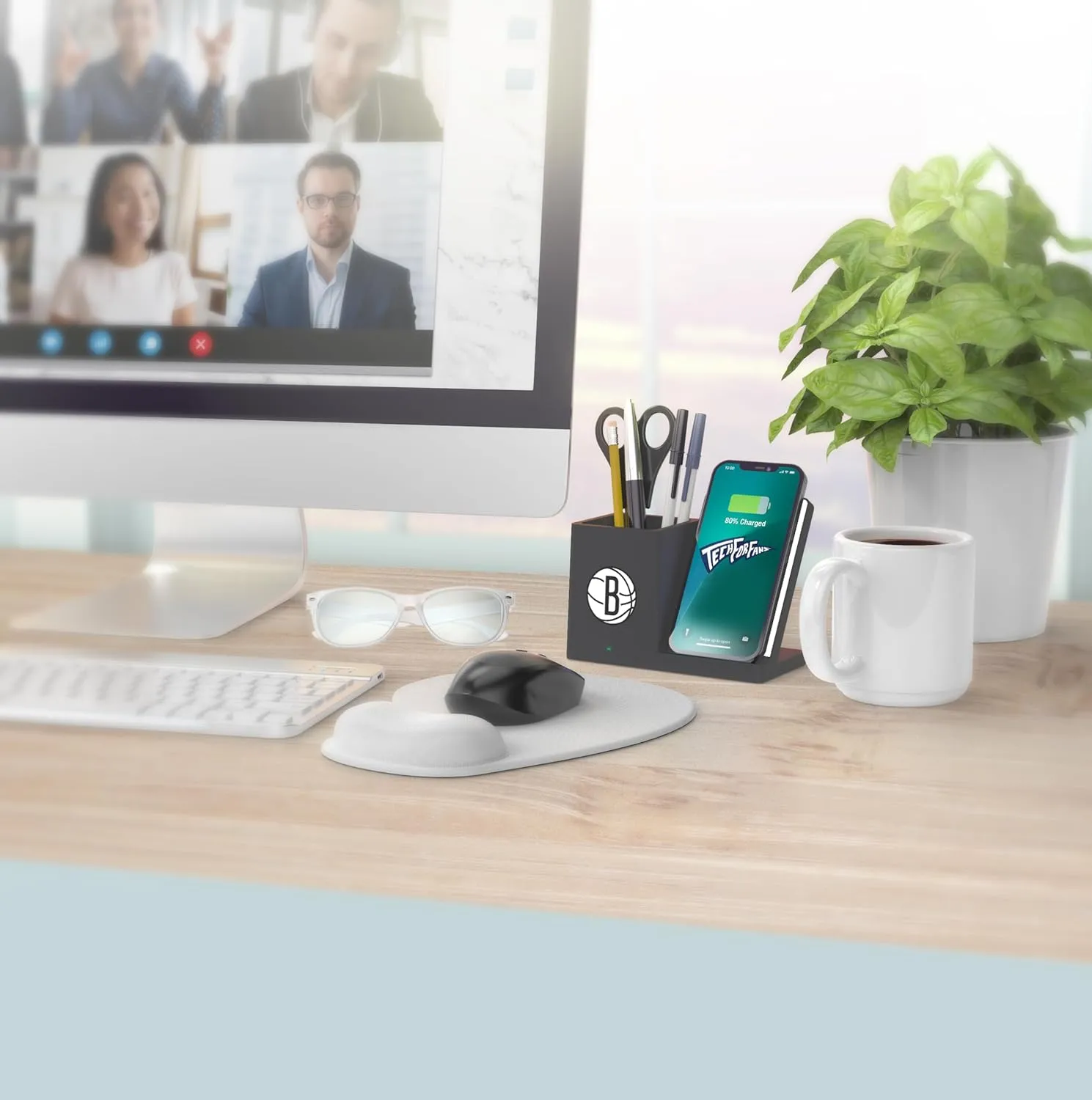‎SOAR Wireless Charger and Desktop Organizer
