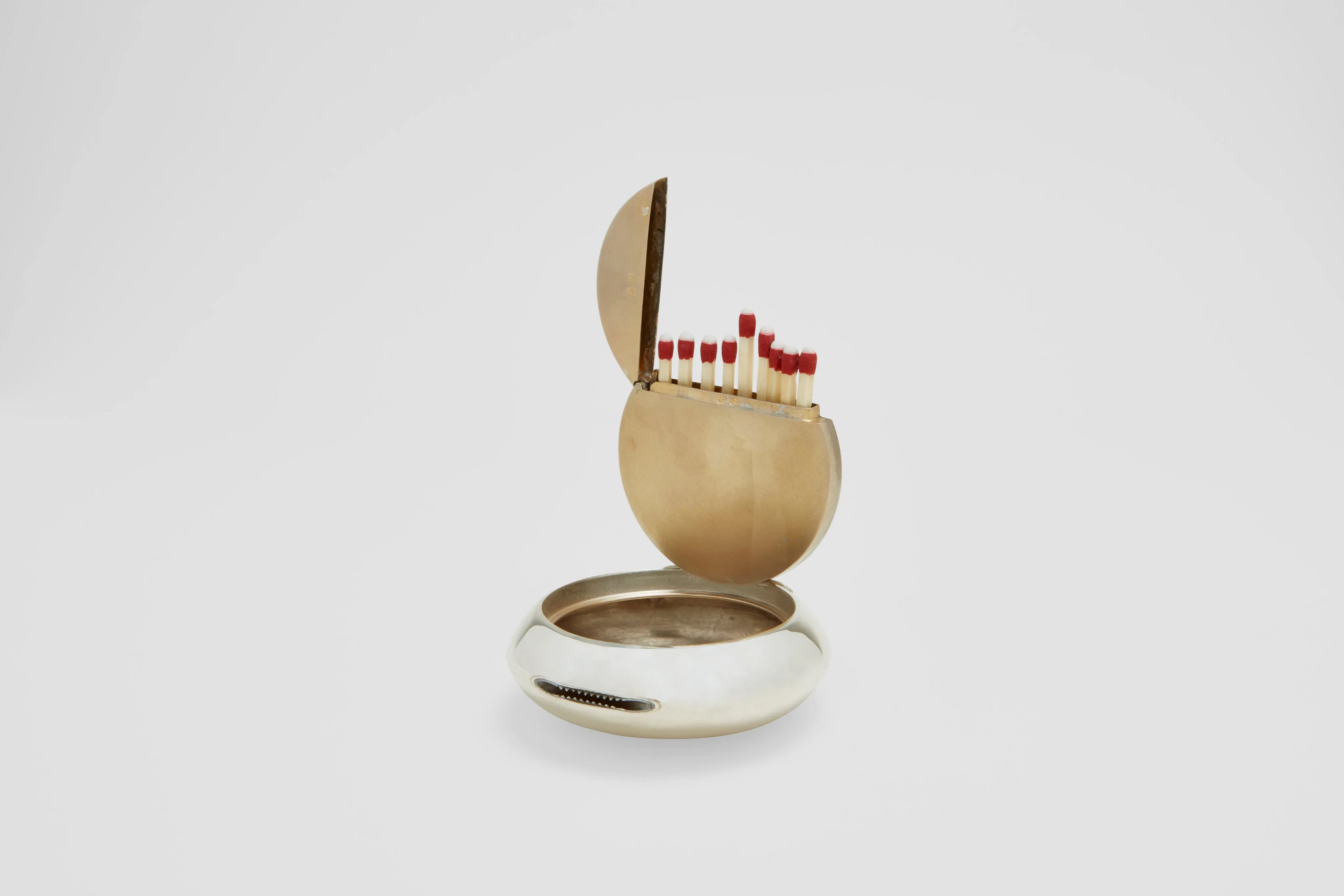 Tobacco Pot with Vesta